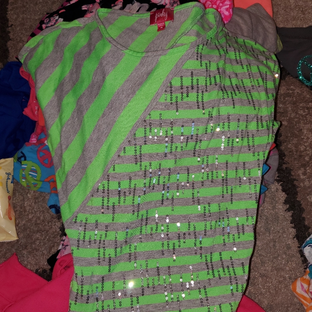 Tops - Picture 2 of 6